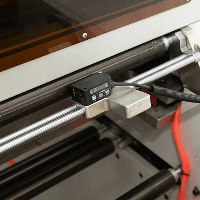 Machine de découpe rotative d'autocollant d'étiquette adhésive semi/complète