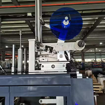 Unit&eacute; de scellage d'&eacute;tiquettes de queue