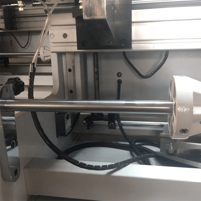 Machine de montage de plaques