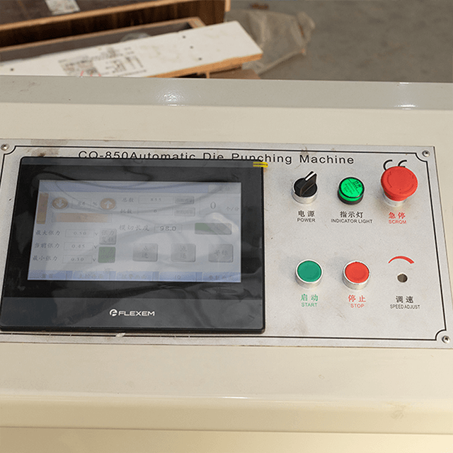 Machine de découpe et de poinçonnage de gobelets en papier entièrement automatique